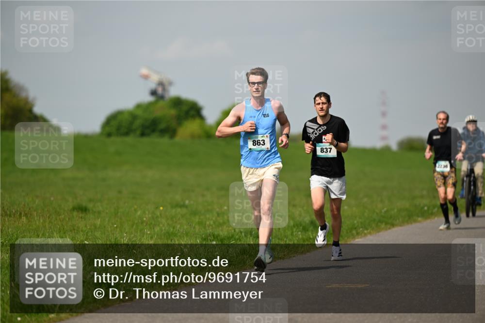 10.05.2026 - 8. Wedeler Halbmarathon Dr. Thomas Lammeyer http://msf.ph/oto/9691754 10.05.2026 11:14:15 Laufen 863, 837, 2236 meine-sportfotos.de