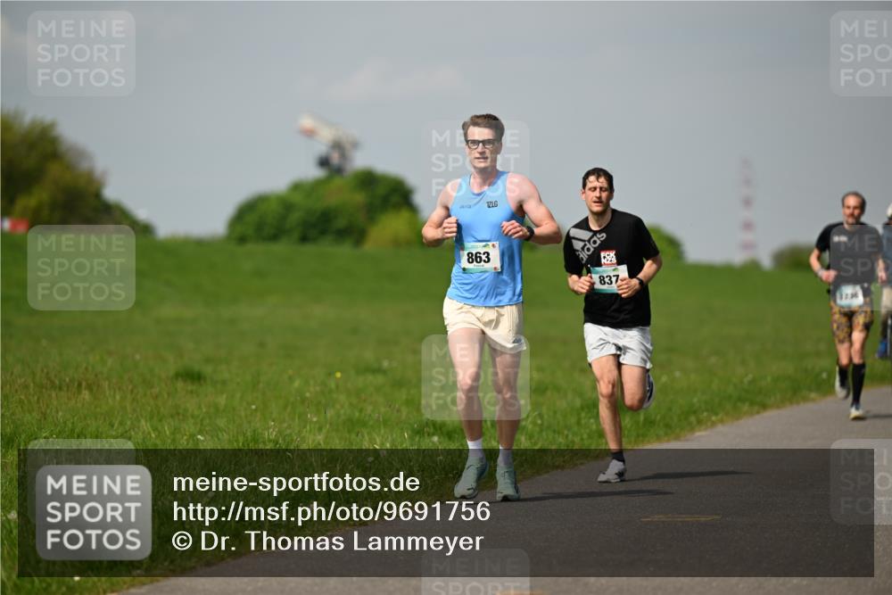 10.05.2026 - 8. Wedeler Halbmarathon Dr. Thomas Lammeyer http://msf.ph/oto/9691756 10.05.2026 11:14:15 Laufen 863, 837, 2236 meine-sportfotos.de