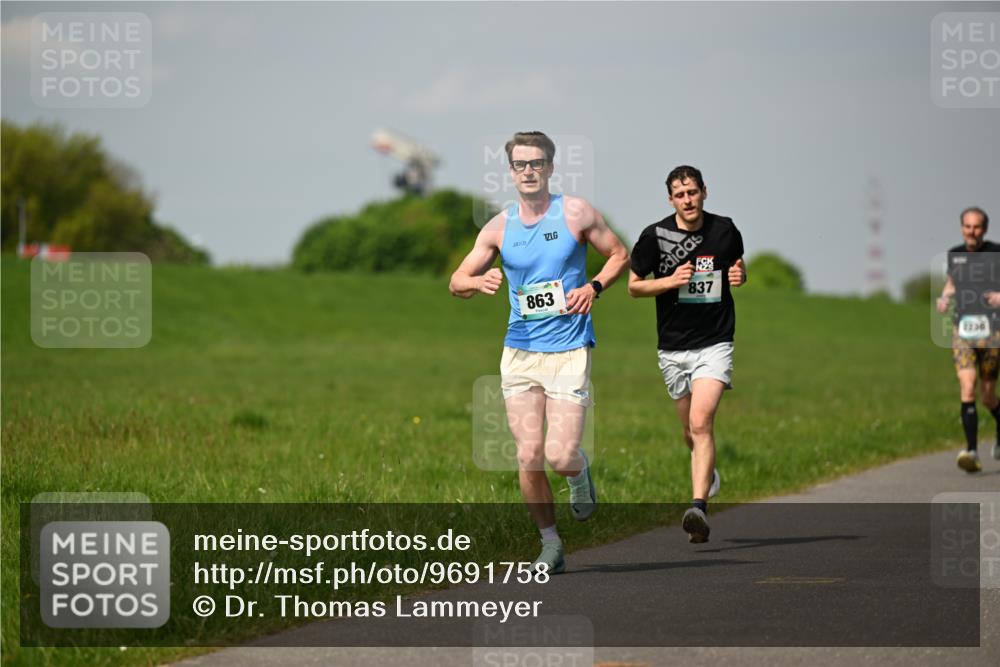 10.05.2026 - 8. Wedeler Halbmarathon Dr. Thomas Lammeyer http://msf.ph/oto/9691758 10.05.2026 11:14:15 Laufen 863, 837, 2230 meine-sportfotos.de