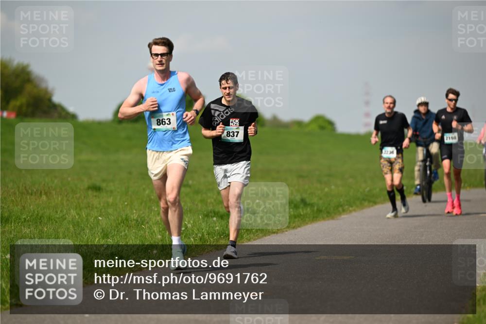 10.05.2026 - 8. Wedeler Halbmarathon Dr. Thomas Lammeyer http://msf.ph/oto/9691762 10.05.2026 11:14:16 Laufen 863, 837, 2236, 2198 meine-sportfotos.de