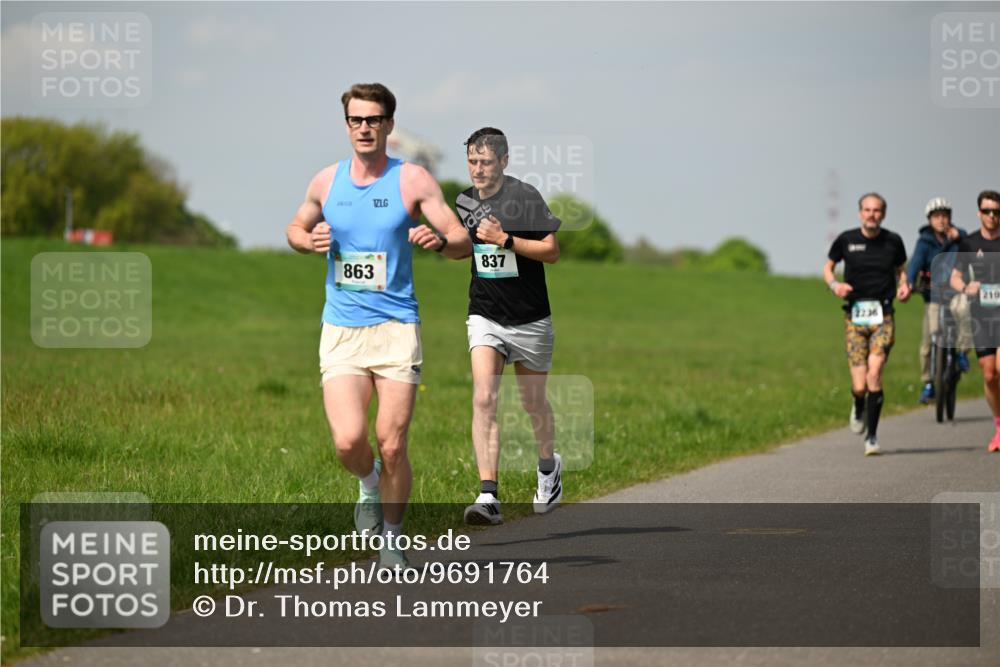 10.05.2026 - 8. Wedeler Halbmarathon Dr. Thomas Lammeyer http://msf.ph/oto/9691764 10.05.2026 11:14:16 Laufen 863, 837, 210 meine-sportfotos.de