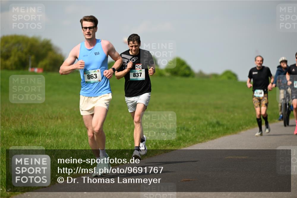 10.05.2026 - 8. Wedeler Halbmarathon Dr. Thomas Lammeyer http://msf.ph/oto/9691767 10.05.2026 11:14:17 Laufen 863, 837 meine-sportfotos.de