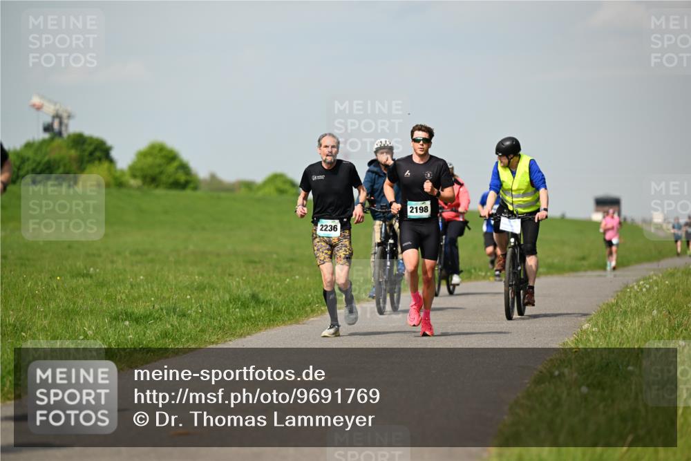10.05.2026 - 8. Wedeler Halbmarathon Dr. Thomas Lammeyer http://msf.ph/oto/9691769 10.05.2026 11:14:17 Laufen 2236, 2198 meine-sportfotos.de