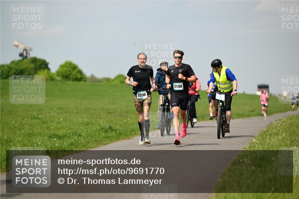 10.05.2026 - 8. Wedeler Halbmarathon Dr. Thomas Lammeyer http://msf.ph/oto/9691770 10.05.2026 11:14:18 Laufen 2236, 2198 meine-sportfotos.de