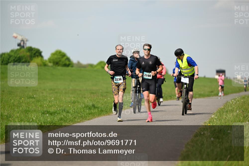 10.05.2026 - 8. Wedeler Halbmarathon Dr. Thomas Lammeyer http://msf.ph/oto/9691771 10.05.2026 11:14:18 Laufen 2236, 2198 meine-sportfotos.de