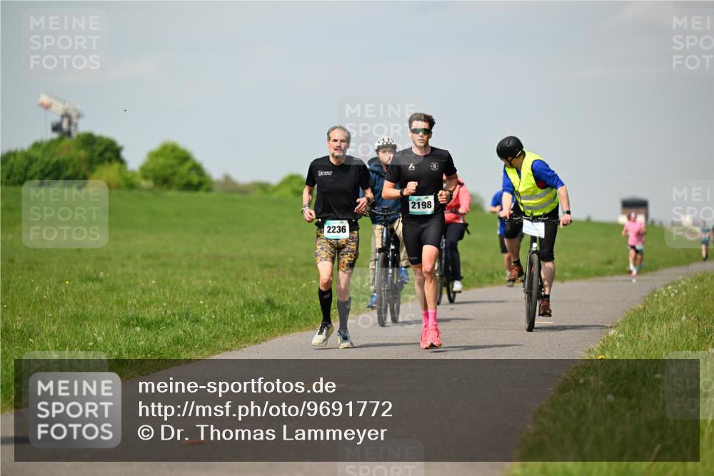 10.05.2026 - 8. Wedeler Halbmarathon Dr. Thomas Lammeyer http://msf.ph/oto/9691772 10.05.2026 11:14:18 Laufen 2236, 2198 meine-sportfotos.de