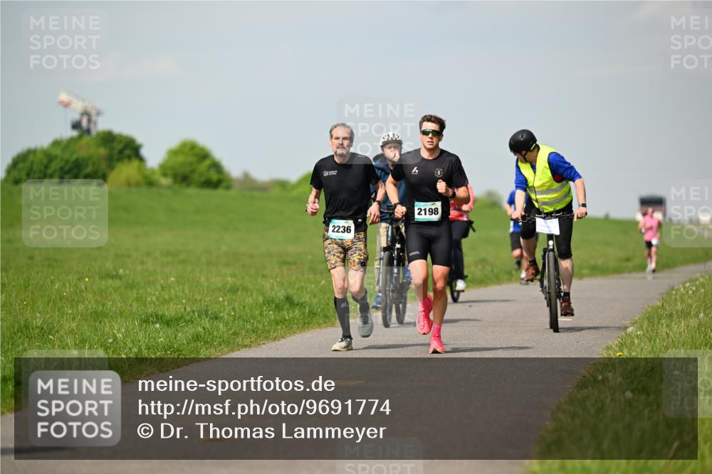 10.05.2026 - 8. Wedeler Halbmarathon Dr. Thomas Lammeyer http://msf.ph/oto/9691774 10.05.2026 11:14:18 Laufen 2236, 2198 meine-sportfotos.de