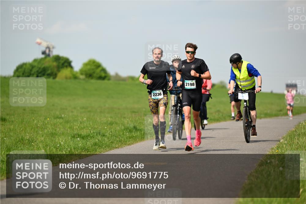 10.05.2026 - 8. Wedeler Halbmarathon Dr. Thomas Lammeyer http://msf.ph/oto/9691775 10.05.2026 11:14:18 Laufen 2236, 2198 meine-sportfotos.de