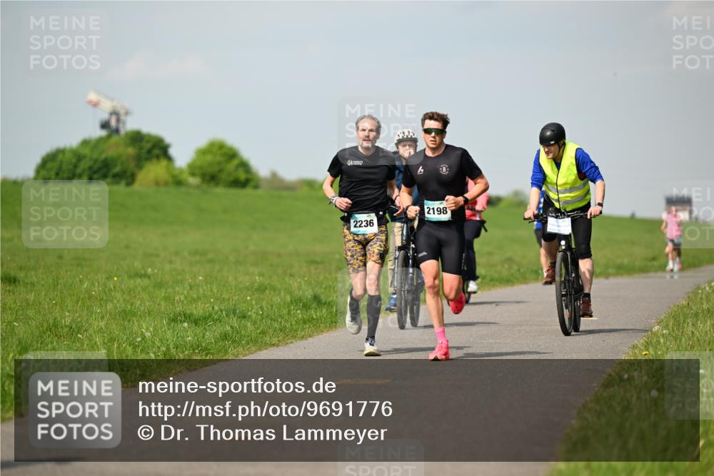 10.05.2026 - 8. Wedeler Halbmarathon Dr. Thomas Lammeyer http://msf.ph/oto/9691776 10.05.2026 11:14:18 Laufen 2236, 2198 meine-sportfotos.de
