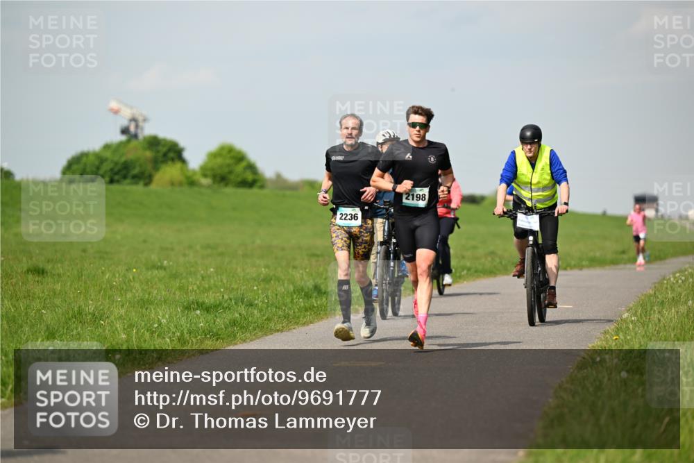 10.05.2026 - 8. Wedeler Halbmarathon Dr. Thomas Lammeyer http://msf.ph/oto/9691777 10.05.2026 11:14:19 Laufen 2236, 2198 meine-sportfotos.de