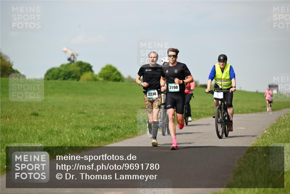 10.05.2026 - 8. Wedeler Halbmarathon Dr. Thomas Lammeyer http://msf.ph/oto/9691780 10.05.2026 11:14:19 Laufen 2198, 2236 meine-sportfotos.de