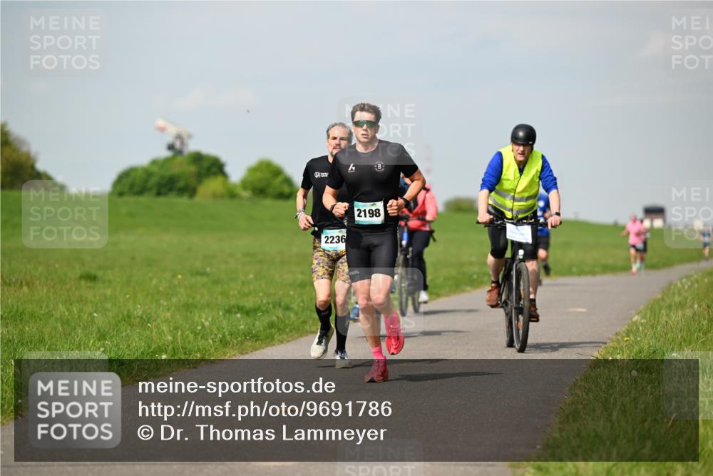10.05.2026 - 8. Wedeler Halbmarathon Dr. Thomas Lammeyer http://msf.ph/oto/9691786 10.05.2026 11:14:20 Laufen 2236, 2198 meine-sportfotos.de