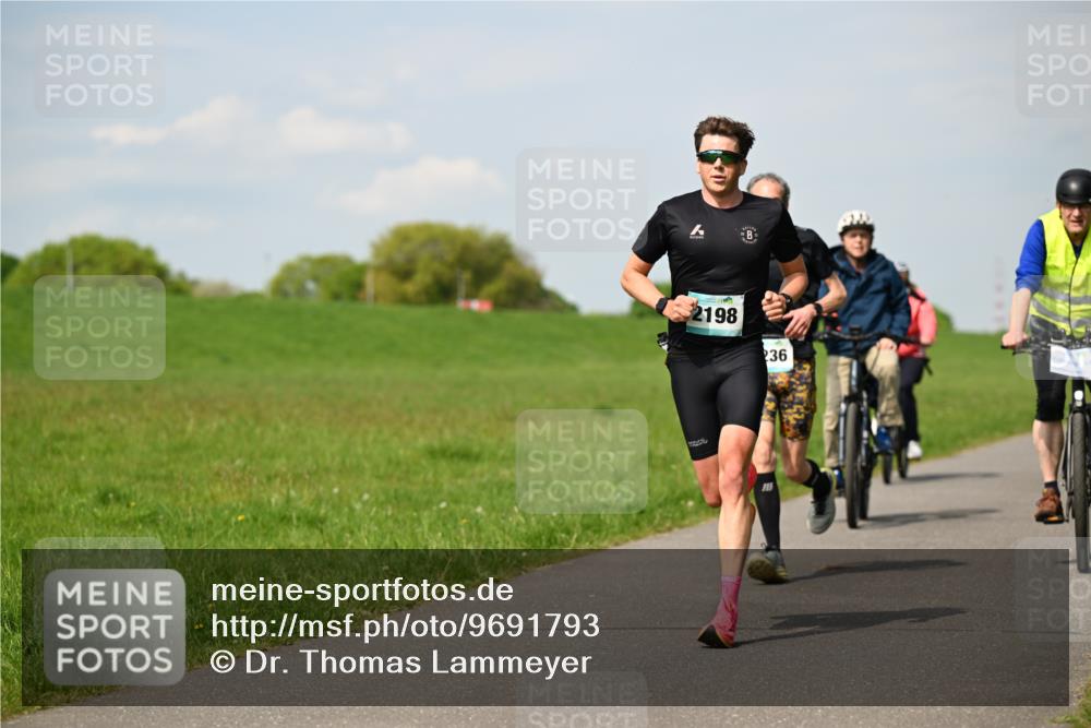 10.05.2026 - 8. Wedeler Halbmarathon Dr. Thomas Lammeyer http://msf.ph/oto/9691793 10.05.2026 11:14:21 Laufen 2198, 236 meine-sportfotos.de