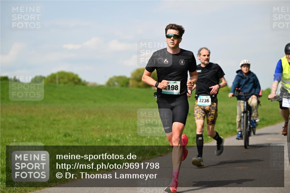 10.05.2026 - 8. Wedeler Halbmarathon Dr. Thomas Lammeyer http://msf.ph/oto/9691798 10.05.2026 11:14:22 Laufen 198, 2236 meine-sportfotos.de