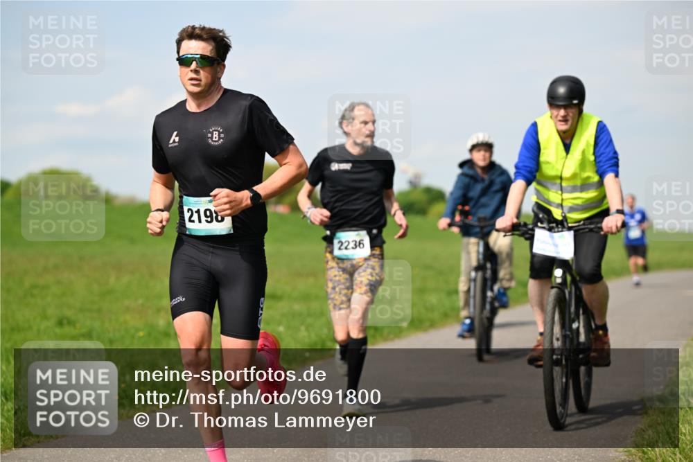 10.05.2026 - 8. Wedeler Halbmarathon Dr. Thomas Lammeyer http://msf.ph/oto/9691800 10.05.2026 11:14:22 Laufen 2198, 2236 meine-sportfotos.de