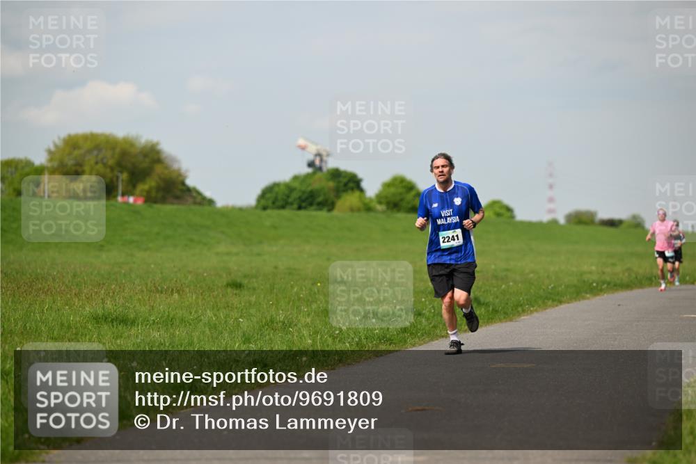 10.05.2026 - 8. Wedeler Halbmarathon Dr. Thomas Lammeyer http://msf.ph/oto/9691809 10.05.2026 11:14:27 Laufen 2241 meine-sportfotos.de