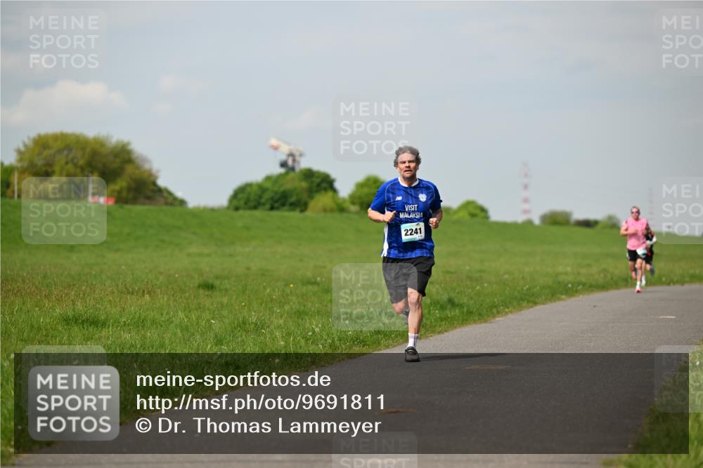 10.05.2026 - 8. Wedeler Halbmarathon Dr. Thomas Lammeyer http://msf.ph/oto/9691811 10.05.2026 11:14:27 Laufen 2241 meine-sportfotos.de