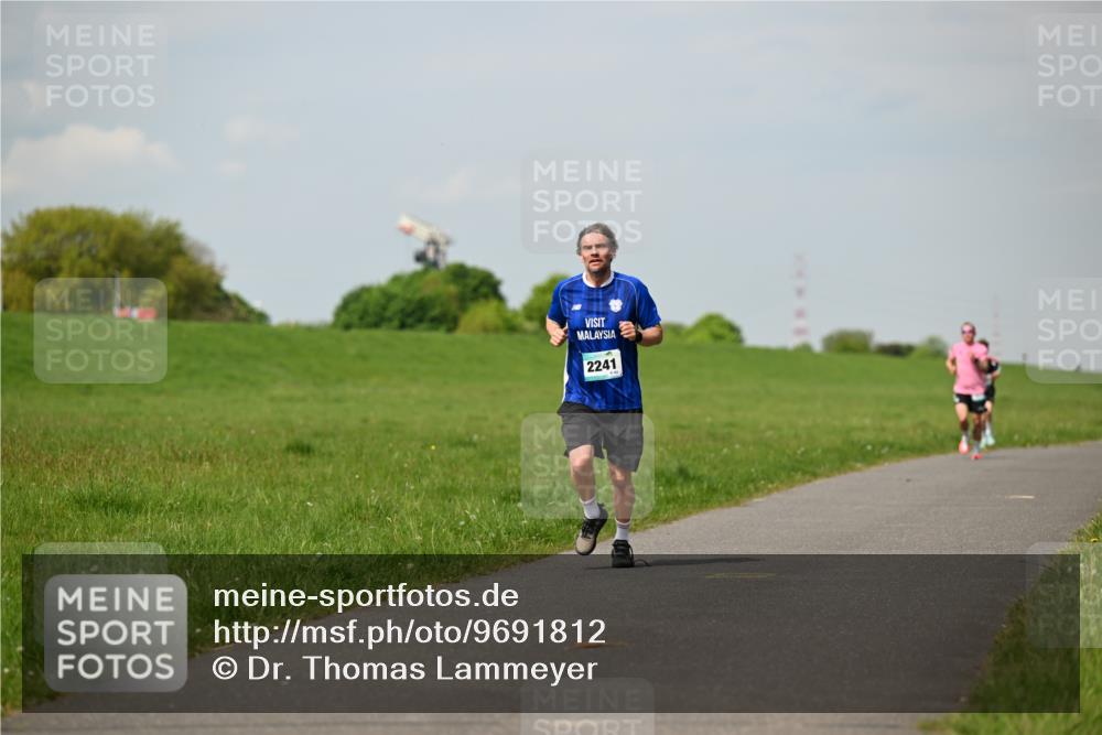 10.05.2026 - 8. Wedeler Halbmarathon Dr. Thomas Lammeyer http://msf.ph/oto/9691812 10.05.2026 11:14:27 Laufen 2241 meine-sportfotos.de