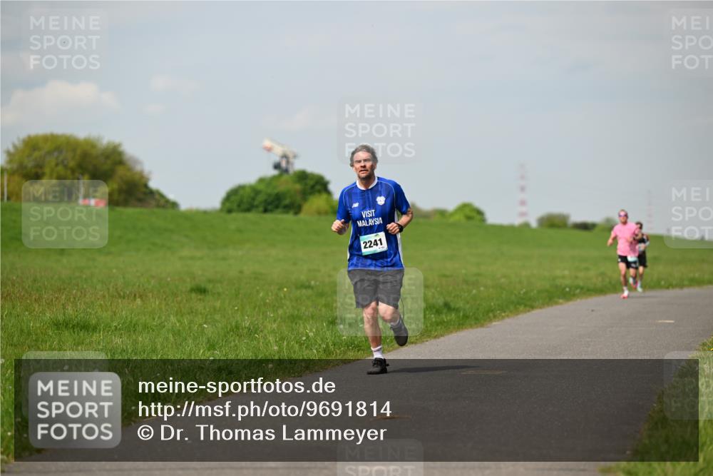 10.05.2026 - 8. Wedeler Halbmarathon Dr. Thomas Lammeyer http://msf.ph/oto/9691814 10.05.2026 11:14:27 Laufen 2241, 182 meine-sportfotos.de