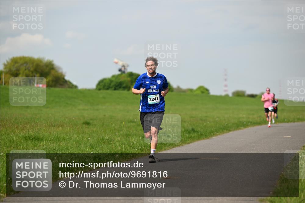 10.05.2026 - 8. Wedeler Halbmarathon Dr. Thomas Lammeyer http://msf.ph/oto/9691816 10.05.2026 11:14:27 Laufen 2241 meine-sportfotos.de