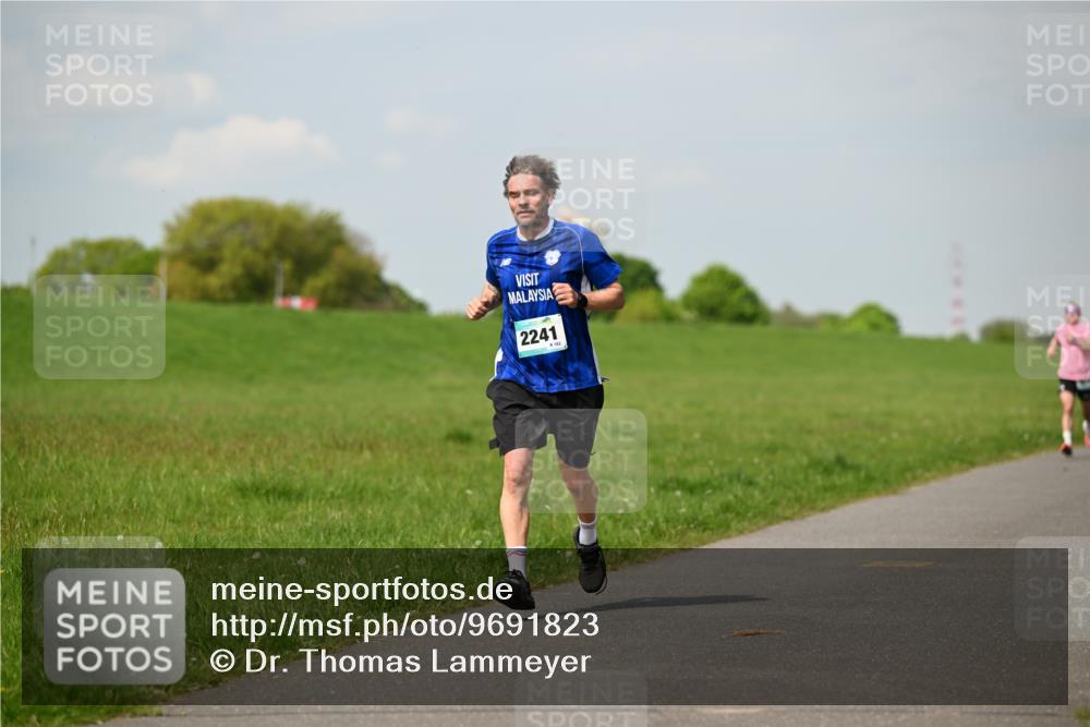 10.05.2026 - 8. Wedeler Halbmarathon Dr. Thomas Lammeyer http://msf.ph/oto/9691823 10.05.2026 11:14:28 Laufen 2241, 182 meine-sportfotos.de