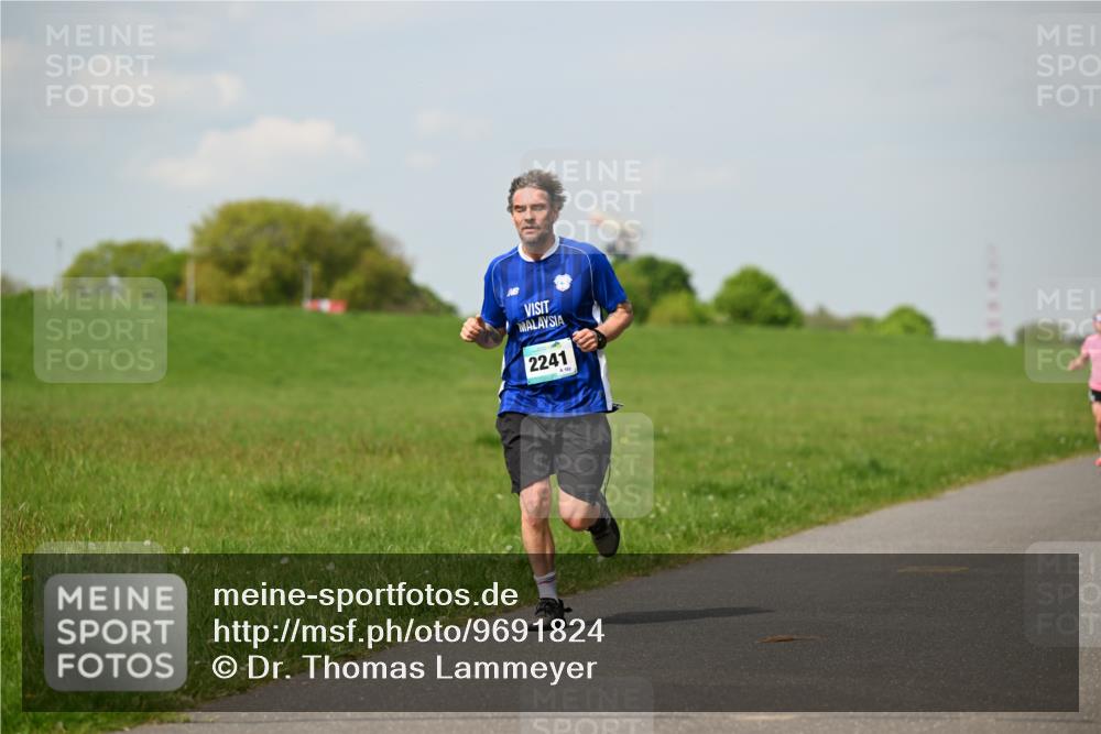 10.05.2026 - 8. Wedeler Halbmarathon Dr. Thomas Lammeyer http://msf.ph/oto/9691824 10.05.2026 11:14:29 Laufen 2241, 182 meine-sportfotos.de