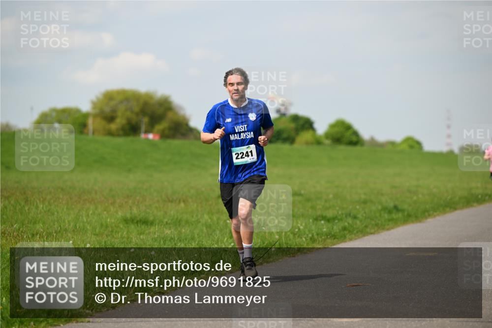 10.05.2026 - 8. Wedeler Halbmarathon Dr. Thomas Lammeyer http://msf.ph/oto/9691825 10.05.2026 11:14:29 Laufen 2241, 182 meine-sportfotos.de
