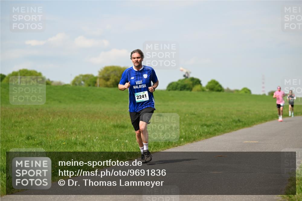 10.05.2026 - 8. Wedeler Halbmarathon Dr. Thomas Lammeyer http://msf.ph/oto/9691836 10.05.2026 11:14:29 Laufen 2241, 182 meine-sportfotos.de