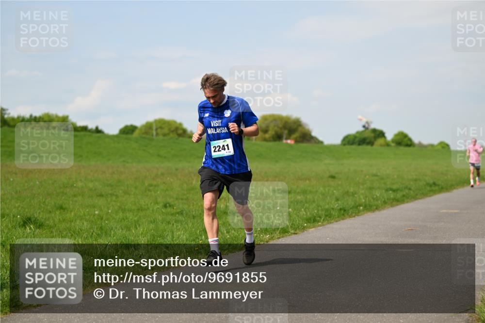 10.05.2026 - 8. Wedeler Halbmarathon Dr. Thomas Lammeyer http://msf.ph/oto/9691855 10.05.2026 11:14:30 Laufen 2241 meine-sportfotos.de