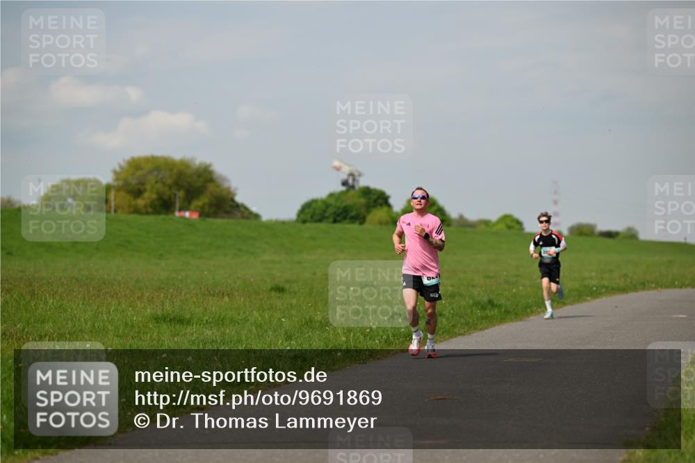 10.05.2026 - 8. Wedeler Halbmarathon Dr. Thomas Lammeyer http://msf.ph/oto/9691869 10.05.2026 11:14:34 Laufen  meine-sportfotos.de