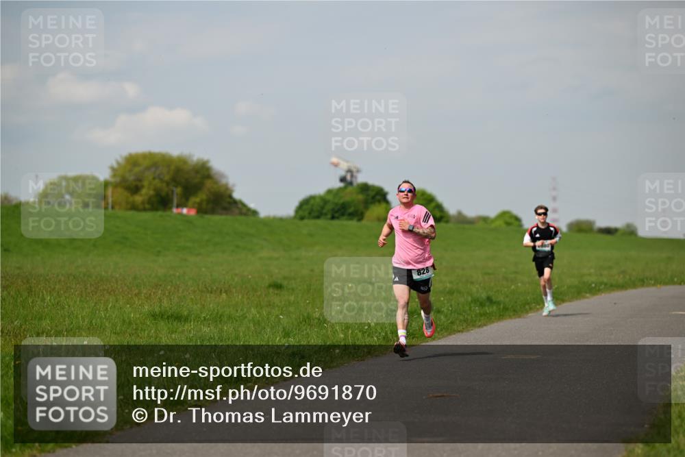 10.05.2026 - 8. Wedeler Halbmarathon Dr. Thomas Lammeyer http://msf.ph/oto/9691870 10.05.2026 11:14:34 Laufen 828 meine-sportfotos.de