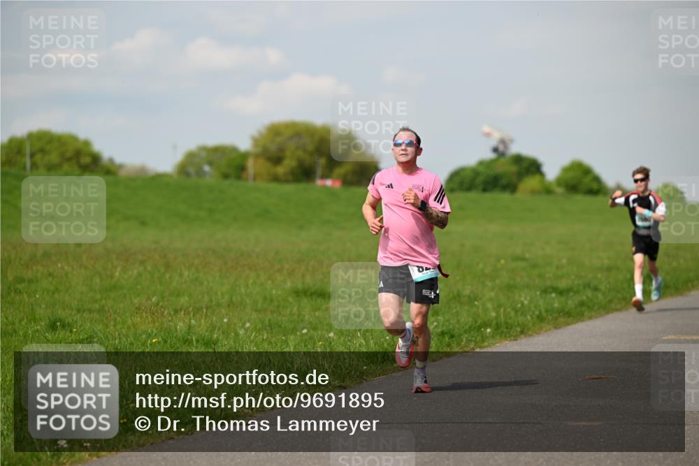 10.05.2026 - 8. Wedeler Halbmarathon Dr. Thomas Lammeyer http://msf.ph/oto/9691895 10.05.2026 11:14:36 Laufen  meine-sportfotos.de