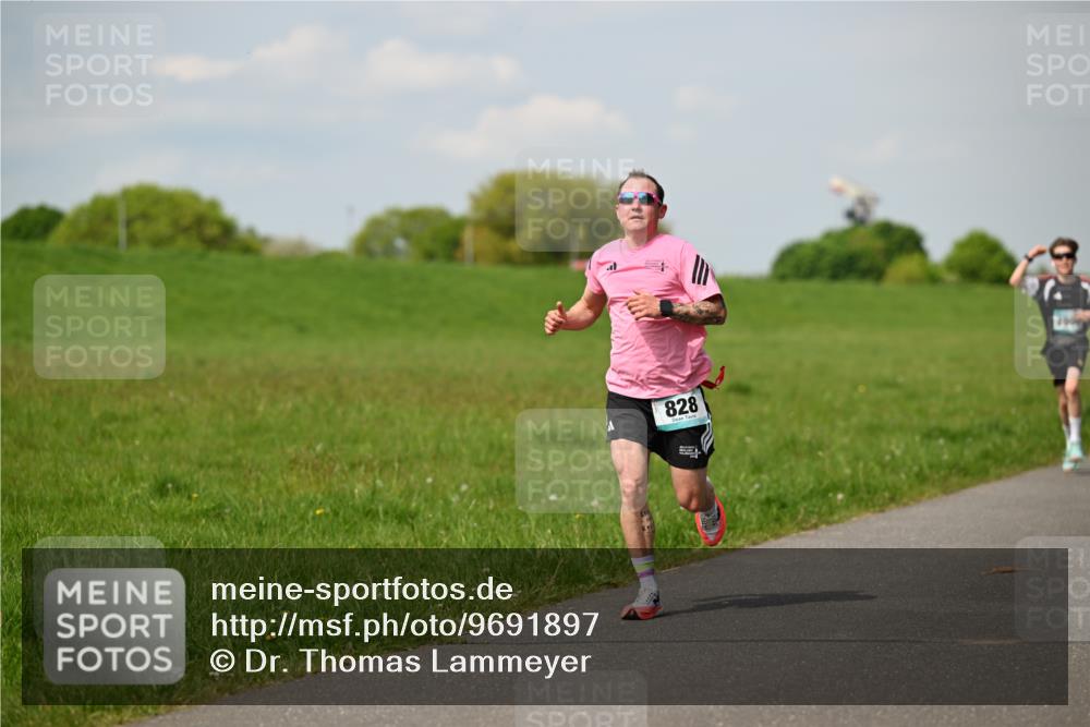 10.05.2026 - 8. Wedeler Halbmarathon Dr. Thomas Lammeyer http://msf.ph/oto/9691897 10.05.2026 11:14:37 Laufen 828 meine-sportfotos.de