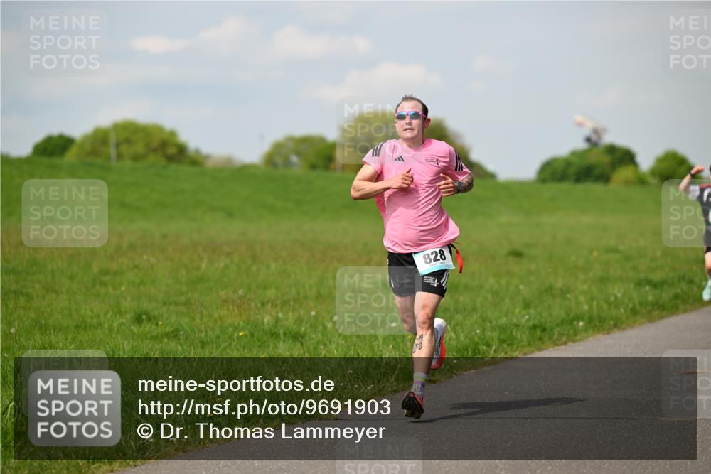 10.05.2026 - 8. Wedeler Halbmarathon Dr. Thomas Lammeyer http://msf.ph/oto/9691903 10.05.2026 11:14:37 Laufen 828 meine-sportfotos.de