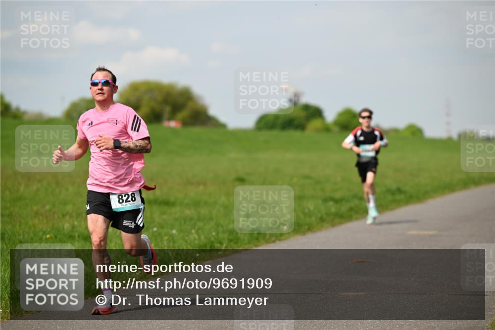 10.05.2026 - 8. Wedeler Halbmarathon Dr. Thomas Lammeyer http://msf.ph/oto/9691909 10.05.2026 11:14:37 Laufen 828 meine-sportfotos.de
