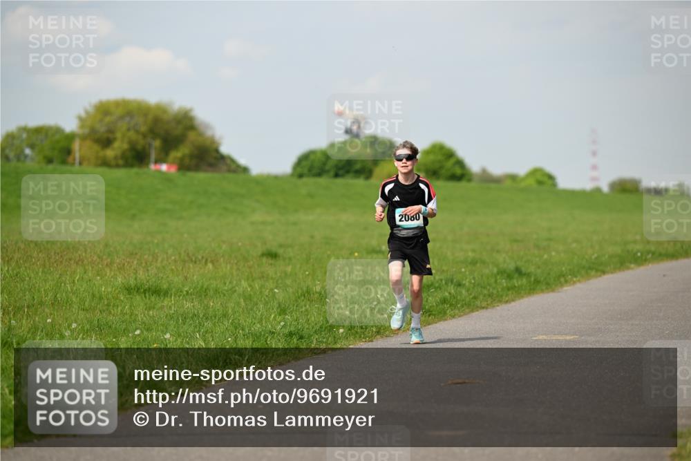 10.05.2026 - 8. Wedeler Halbmarathon Dr. Thomas Lammeyer http://msf.ph/oto/9691921 10.05.2026 11:14:38 Laufen 2080 meine-sportfotos.de