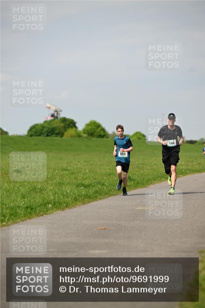 10.05.2026 - 8. Wedeler Halbmarathon Dr. Thomas Lammeyer http://msf.ph/oto/9691999 10.05.2026 11:14:51 Laufen 551, 144 meine-sportfotos.de