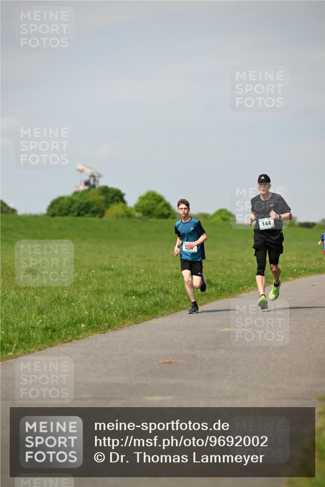 10.05.2026 - 8. Wedeler Halbmarathon Dr. Thomas Lammeyer http://msf.ph/oto/9692002 10.05.2026 11:14:51 Laufen 144 meine-sportfotos.de