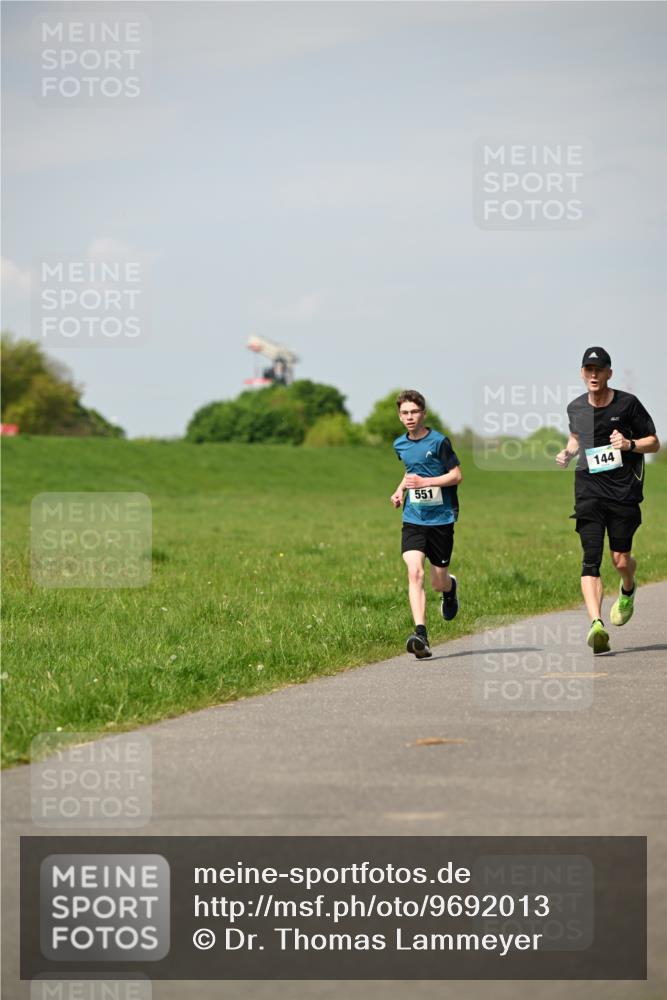 10.05.2026 - 8. Wedeler Halbmarathon Dr. Thomas Lammeyer http://msf.ph/oto/9692013 10.05.2026 11:14:52 Laufen 144, 551 meine-sportfotos.de