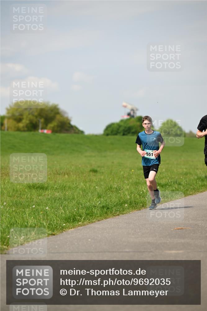 10.05.2026 - 8. Wedeler Halbmarathon Dr. Thomas Lammeyer http://msf.ph/oto/9692035 10.05.2026 11:14:53 Laufen 551 meine-sportfotos.de