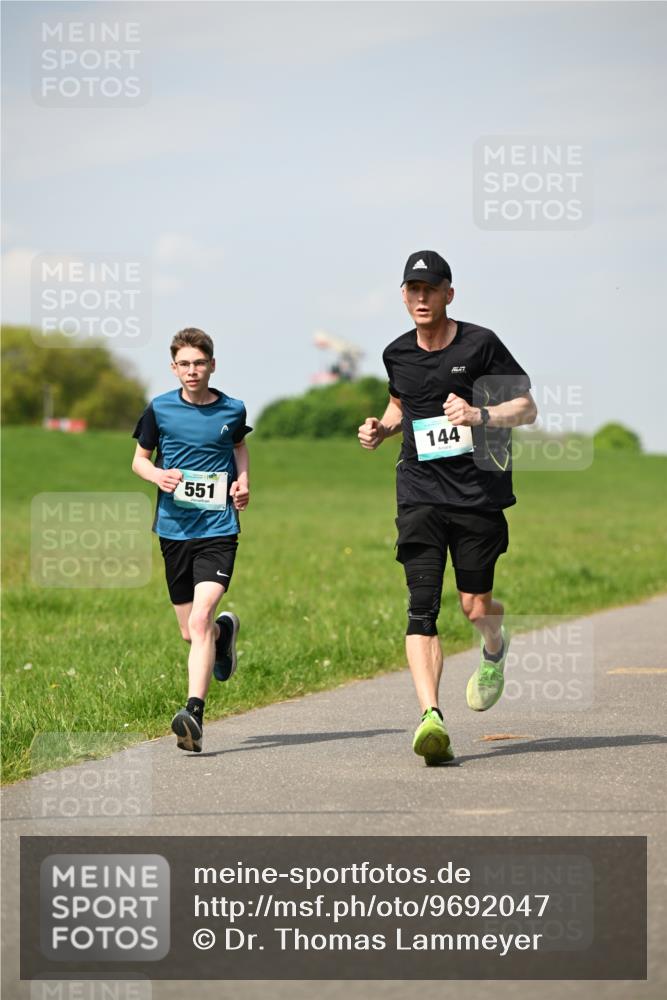 10.05.2026 - 8. Wedeler Halbmarathon Dr. Thomas Lammeyer http://msf.ph/oto/9692047 10.05.2026 11:14:54 Laufen 551, 144 meine-sportfotos.de