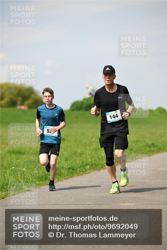 10.05.2026 - 8. Wedeler Halbmarathon Dr. Thomas Lammeyer http://msf.ph/oto/9692049 10.05.2026 11:14:54 Laufen 144 meine-sportfotos.de