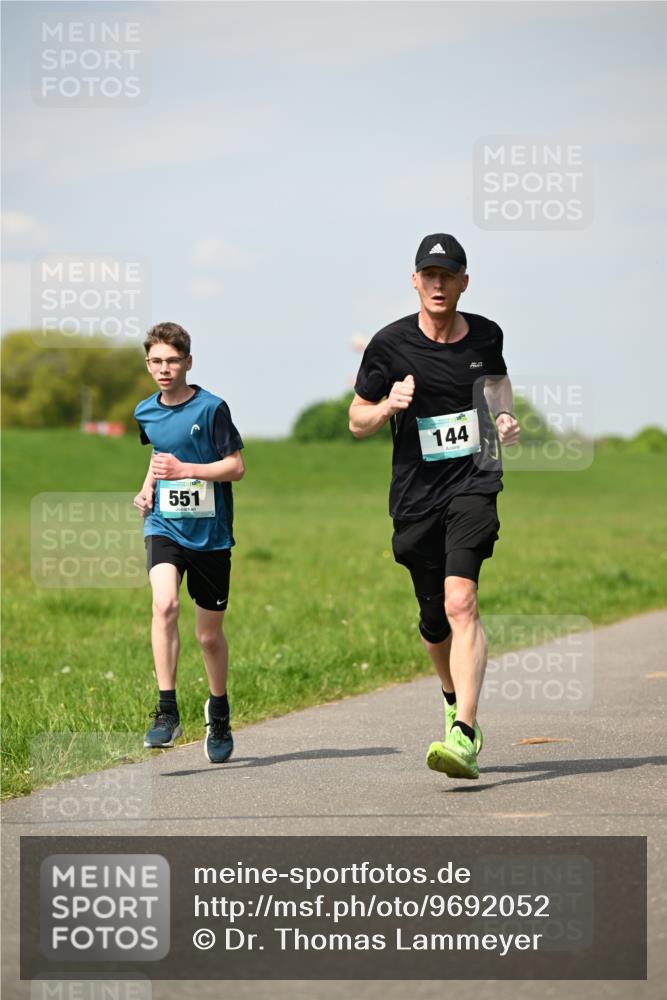 10.05.2026 - 8. Wedeler Halbmarathon Dr. Thomas Lammeyer http://msf.ph/oto/9692052 10.05.2026 11:14:55 Laufen 551, 144 meine-sportfotos.de