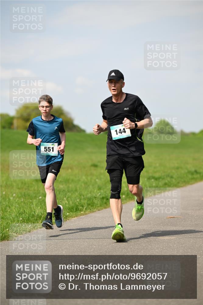 10.05.2026 - 8. Wedeler Halbmarathon Dr. Thomas Lammeyer http://msf.ph/oto/9692057 10.05.2026 11:14:55 Laufen 551, 144 meine-sportfotos.de