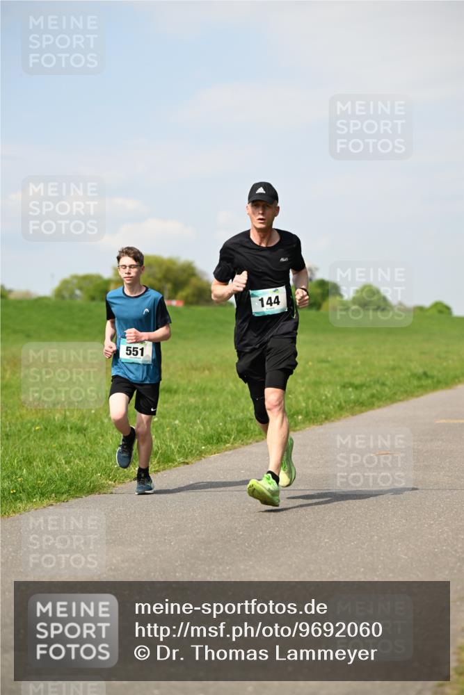 10.05.2026 - 8. Wedeler Halbmarathon Dr. Thomas Lammeyer http://msf.ph/oto/9692060 10.05.2026 11:14:55 Laufen 551, 144 meine-sportfotos.de