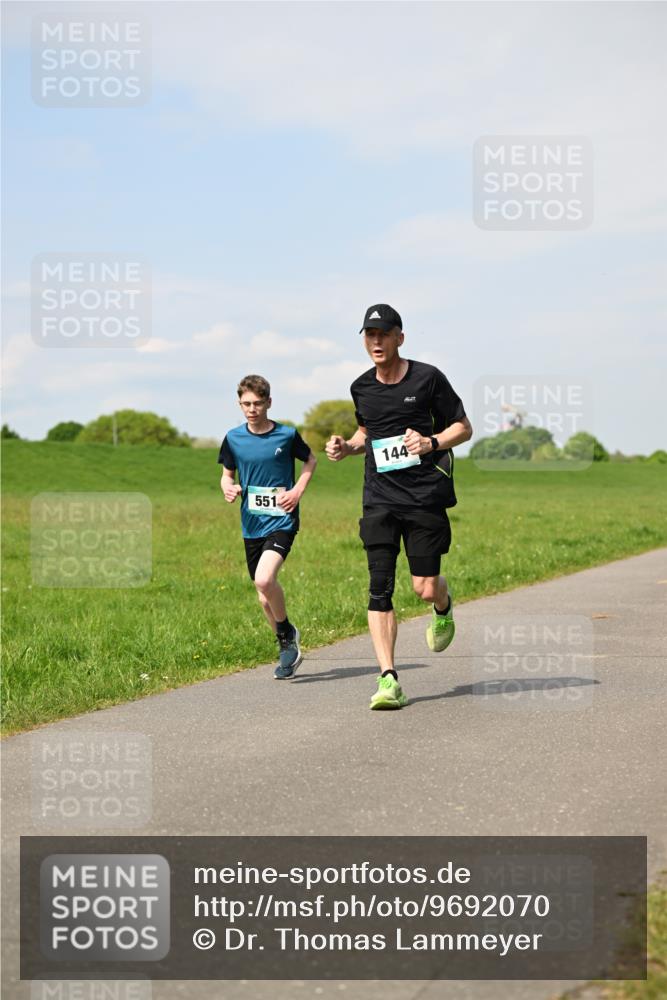 10.05.2026 - 8. Wedeler Halbmarathon Dr. Thomas Lammeyer http://msf.ph/oto/9692070 10.05.2026 11:14:56 Laufen 551, 144 meine-sportfotos.de