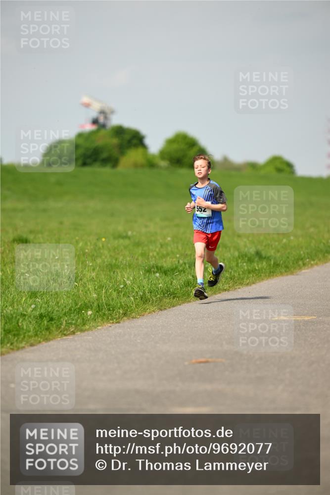 10.05.2026 - 8. Wedeler Halbmarathon Dr. Thomas Lammeyer http://msf.ph/oto/9692077 10.05.2026 11:14:59 Laufen 552 meine-sportfotos.de