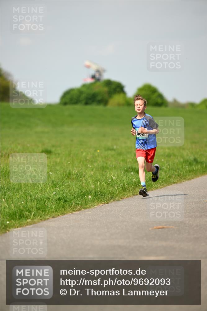 10.05.2026 - 8. Wedeler Halbmarathon Dr. Thomas Lammeyer http://msf.ph/oto/9692093 10.05.2026 11:15:00 Laufen  meine-sportfotos.de