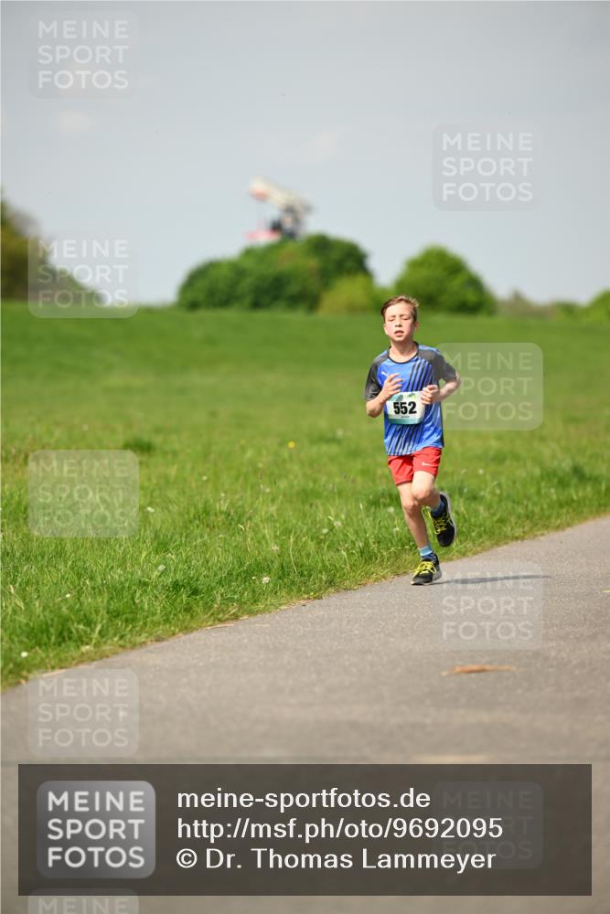 10.05.2026 - 8. Wedeler Halbmarathon Dr. Thomas Lammeyer http://msf.ph/oto/9692095 10.05.2026 11:15:00 Laufen 552 meine-sportfotos.de