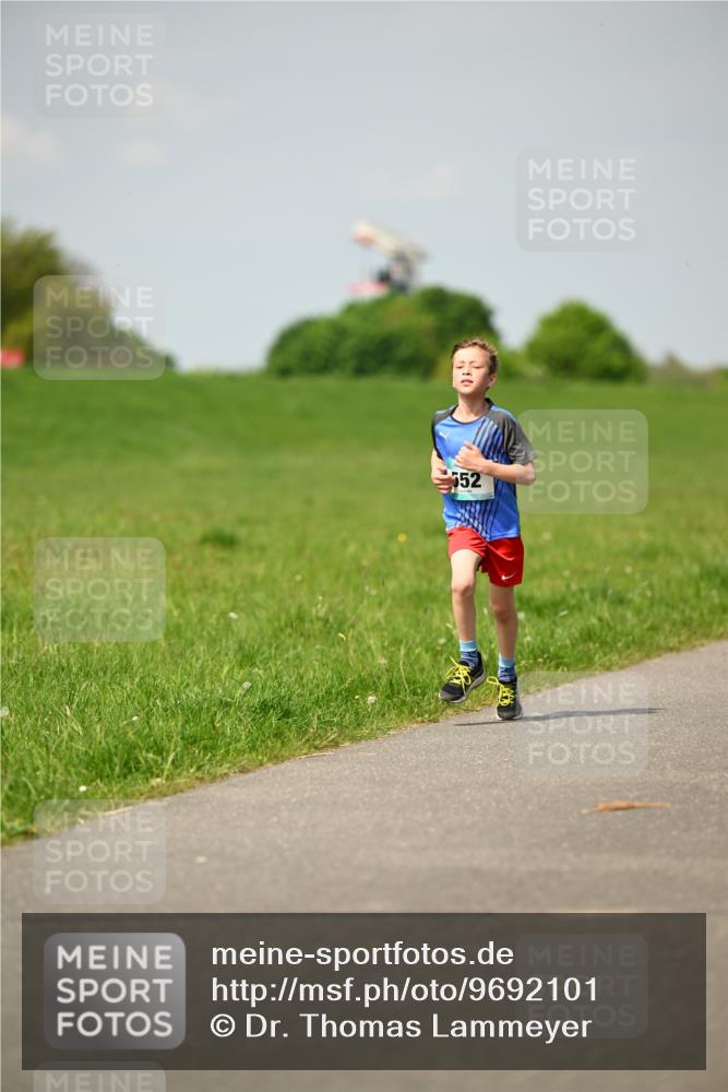 10.05.2026 - 8. Wedeler Halbmarathon Dr. Thomas Lammeyer http://msf.ph/oto/9692101 10.05.2026 11:15:00 Laufen 552 meine-sportfotos.de
